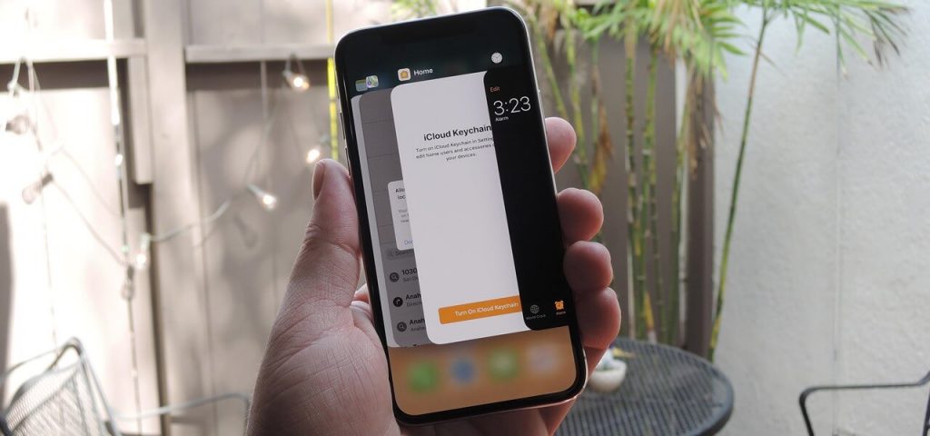 How to Close Apps on iPhone XS