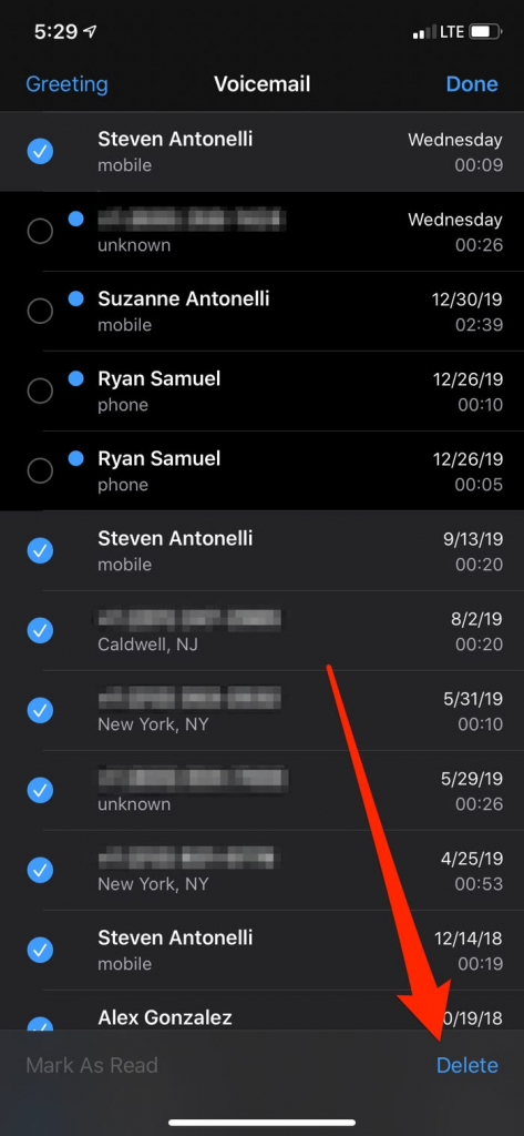 Click on delete to delete voicemails.