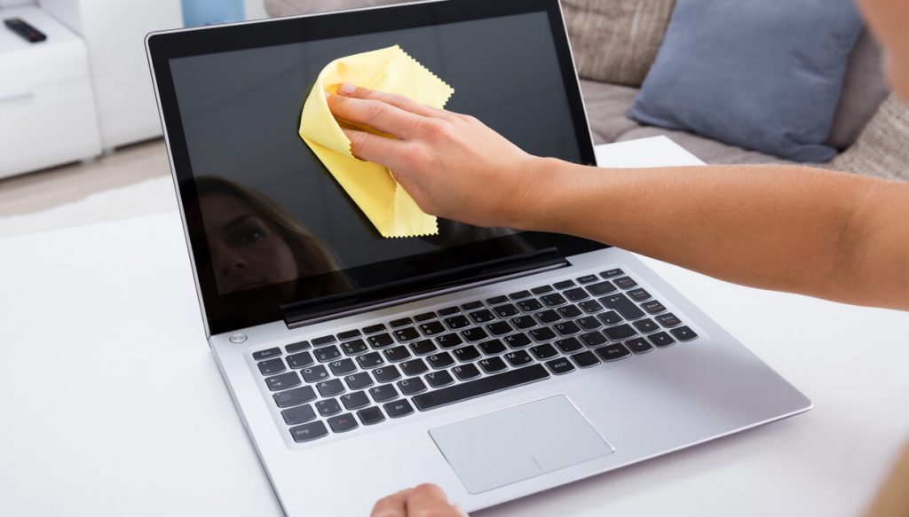 Use non-abrasive lint-free cloth or static-resistant cloth to clean the Mac screen